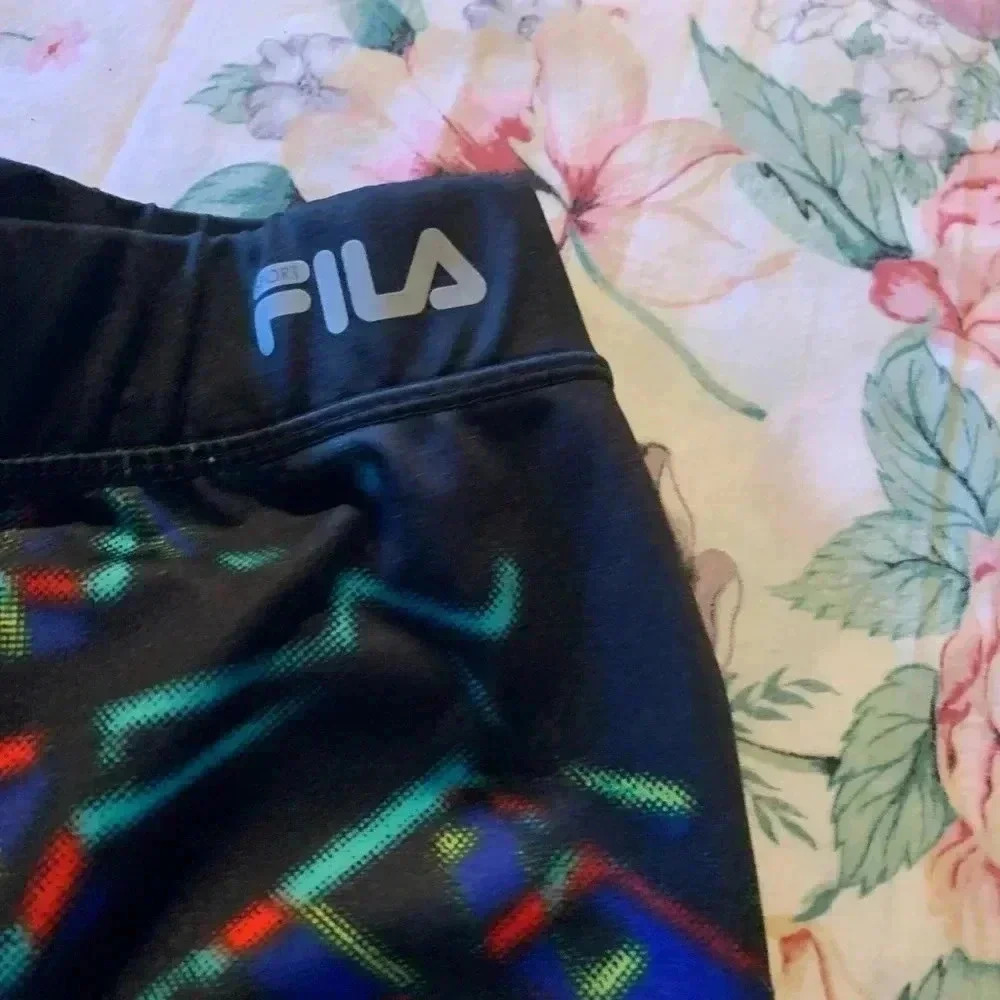 🌺SOLD🌺 Fila Women’s Workout Shorts Size Medium Muti Color With Elastic Waist - Picture 5 of 9